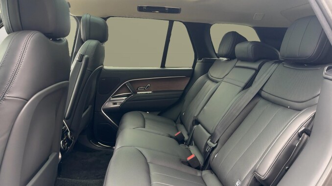 Land Rover Range Rover 3.0 P460e SE 4dr Auto Estate - Image 4